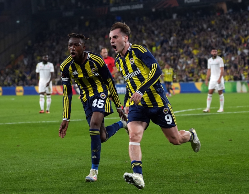 <p><b>F.BAHÇE EN SON 2004-2006'DA...</b></p><p>Süper Lig'e o sezon yükselen takımları konuk ettiği son beş maçı kazanan Fenerbahçe, daha uzun bir galibiyet serisini en son Ocak 2004-Eylül 2006 arasındaki 10 karşılaşmalık süreçte yakaladı.</p>