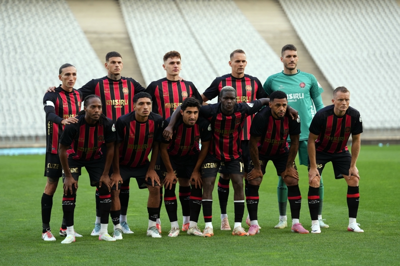 <p><b>SON 5 MAÇINI KAYBETTİ</b></p><p>Süper Lig'de çıktığı son beş maçı kaybeden Fatih Karagümrük, en üst lig tarihinde daha uzun bir mağlubiyet serisi yaşamadı.</p>