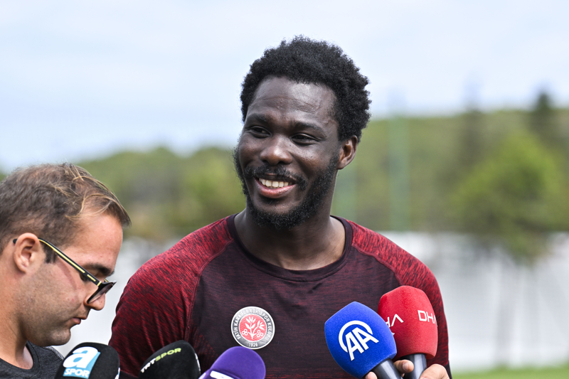 <p class=""><b>FOFANA'NIN HEDEFİ</b></p><p>Süper Lig'de çıktığı son üç maçta üç gol atan Fatih Karagümrük santrforu David Datro Fofana, daha önceki 22 lig karşılaşmasında ulaştığı sayıyı eşitlemek istiyor (4).</p>