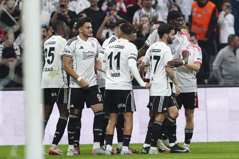 <p><b>SON 14 MAÇIN 3'ÜNÜ KAYBETTİ</b></p><p>Deplasmanda oynadığı son 14 Süper Lig maçının üçünü kaybeden Beşiktaş (5G 6B), bu üç mağlubiyeti de gol atamadığı üç karşılaşmada aldı (0-3 vs Göztepe, 0-2 vs Alanyaspor & 0-1 vs Konyaspor).</p>