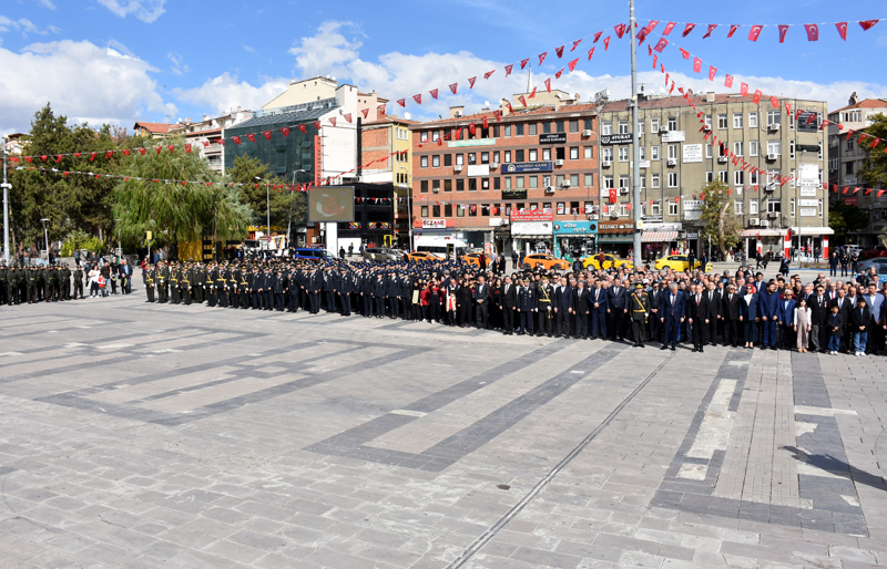 <p>İşte Türkiye genelinde yapılan Cumhuriyet Bayramı törenlerinden özel kareler... </p>