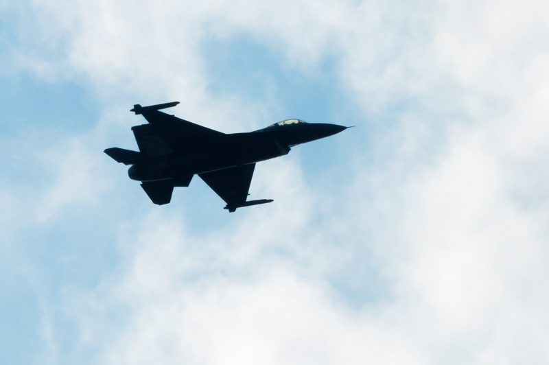 <p>Antkabir ve evresindeki vatandalar gsteriye alklarla elik etti.</p>