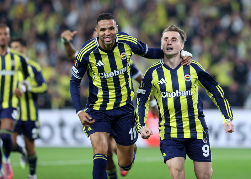 <p><b>SERGEN YALIN vs. FENERBAHE</b></p><p>Fenerbahe'ye rakip olduu son alt Sper Lig mandaki tek malubiyetini (3G 2B) son karlamada Antalyaspor ile alan Sergen Yaln (0-2; ubat 2024), sar-lacivertlilere st ste iki kez malup olduu tek dnemi ilk iki karlamasnda yaad (Mart 2014 & Mays 2015).</p>
