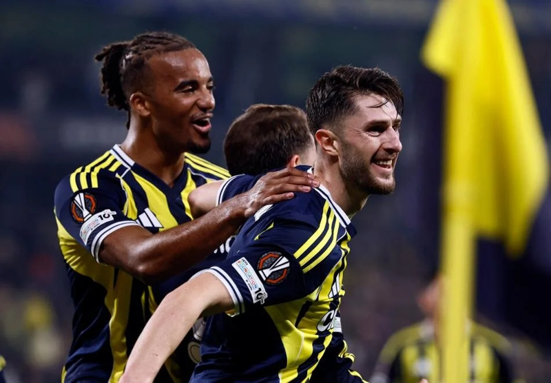 <p><b>F.BAHE DEPLASMANLARDA ZORLANIYOR</b></p><p>Sper Lig'de bu sezon deplasmanda oynad be man sadece ikisini kazanan Fenerbahe (3B), iki galibiyetini de 3+ gol att karlamalarda ald (4-0 vs Gaziantep FK & 3-1 vs Genlerbirlii).</p>