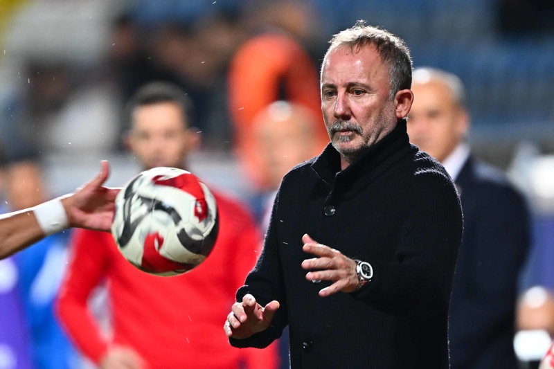 <p><b>KASIM 2024'TEN SONRA LK OLACAK MI?</b></p><p>Bu sezon evinde oynad drt Sper Lig mandaki tek malubiyetini son karlamada Genlerbirlii'nden alan Beikta (3G), st ste iki i saha karlamasn puansz getii son dnemi Giovanni van Bronckhorst'un son iki karlamasnda yaad (Kasm 2024).</p>