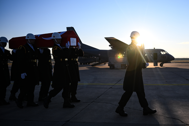 <p>Hava Kuvvetleri Komutanlna ait 68-1609 kuyruk numaral C-130 tipi askeri kargo ua, 11 Kasm'da Azerbaycan-Grcistan snrna dm ve 20 asker ehit olmutu.</p>