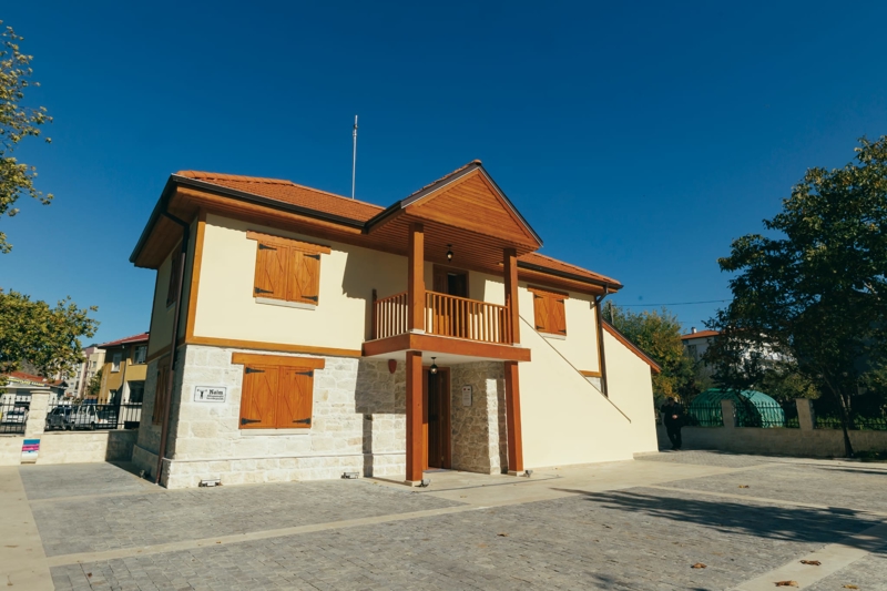 <p><b>KIRCAALİ MERKEZ CAMİSİ DE AÇILACAK</b></p><p><b><br></b></p><p><b><br></b></p><p>Bakanlıktan yapılan açıklamaya göre, Naim Süleymanoğlu'nun bir dönemin acılarını, gururunu ve direncini duvarlarında taşıyan Bulgaristan Mestanlı'daki evinin kapıları, Kültür ve Turizm Bakanı Mehmet Nuri Ersoy ile Gençlik ve Spor Bakanı Osman Aşkın Bak tarafından açılacak.</p>