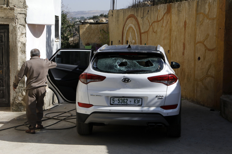 <p>Ayrım Duvarı ve Yahudi Yerleşim Birimleriyle Mücadele Konseyi verilerine göre saldırgan gaspçı İsrailliler, Ekim 2023'ten bu yana işgal altındaki Batı Şeria'da 7 bin 154 saldırı düzenledi, 33 Filistinliyi öldürdü ve 33 topluluğu zorla yerinden etti.</p>