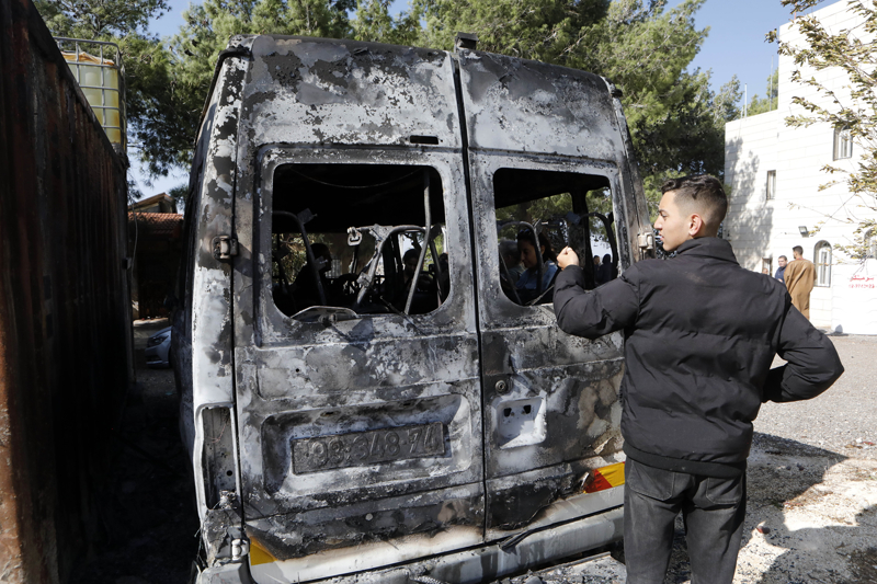 <p>İsrail, işgal altındaki Batı Şeria'da Filistinlilere yönelik saldırılarının şiddetini giderek arttırıyor.</p>