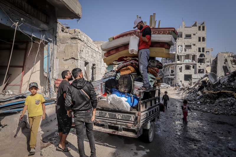 <p>İsrail ordusunun konuşlandığı "Sarı Hat"tı yeni beton bloklar yerleştirerek genişletmesi ve ateşkesi ihlal ederek söz konusu bölgeye saldırılar düzenlemesi üzerine Filistinli aileler göç etmek zorunda kaldı. </p>