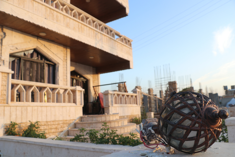 <p>Suriye'nin Lazkiye kentinin kuzeyinde bulunan Bedrs blgesinde, 'eylem hazrlnda olan DEA ideolojisine bal bir terr hcresine' operasyon dzenlendi. Gvenlik gleriyle atma kt aktarlan operasyon sonucu hcrenin kertildii belirtildi.</p>