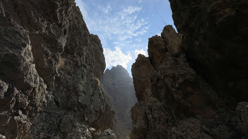 <p>zsoy, bni Bibi'nin bir eserinde kst Kalesi'nin Seluklular zamannda hapishane veya zindan olarak kullanld bilgisine yer verildiini de aktard.</p>