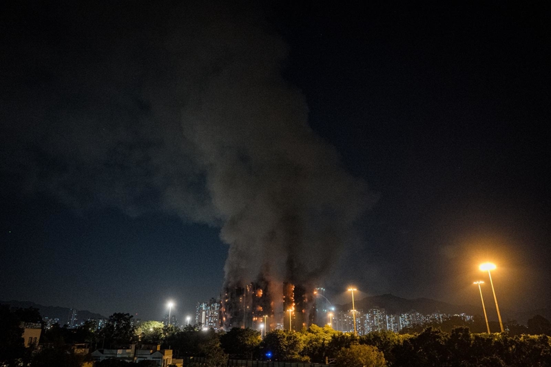 <p>Ulatrma Bakanlndan yaplan aklamada, yangndan dolay evre yollarn ulama kapatld duyuruldu.</p>