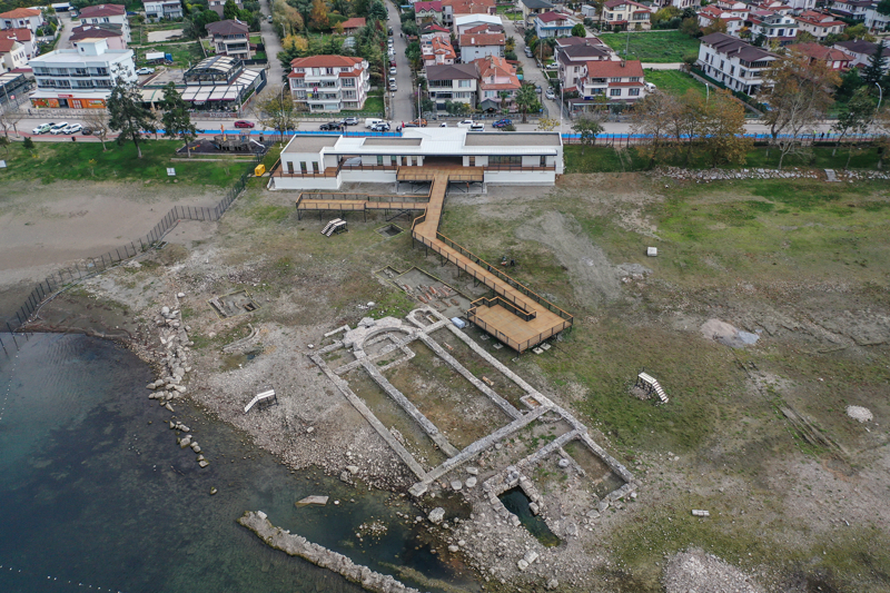 <p>Papa 14. Leo, znik Gl'nde su ekilmesiyle 2014 ylnda ortaya kan ve Aziz Neophytos adna ina edildii belirlenen batk bazilika kalntsnn olduu blgede dzenlenecek trene katlacak.</p>