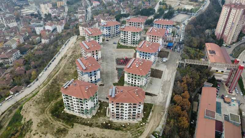 <p>AK Parti Karabk Milletvekili Durmu Ali Keskinkl da Karabk tarihinin en byk konut seferberliini balattklarn belirterek, 'Karabk il olduktan bu yana yaplan TOK konutu says 6 bin 400. 2023, 2024 ve 2025 yllarnda 1922 konut ve i yerinin temelini attk. 2026'da 1600 konutun temelini atacaz. Bu dnemde yaplacak konut says 3 bin 500' geecek.' ifadesini kulland.</p>