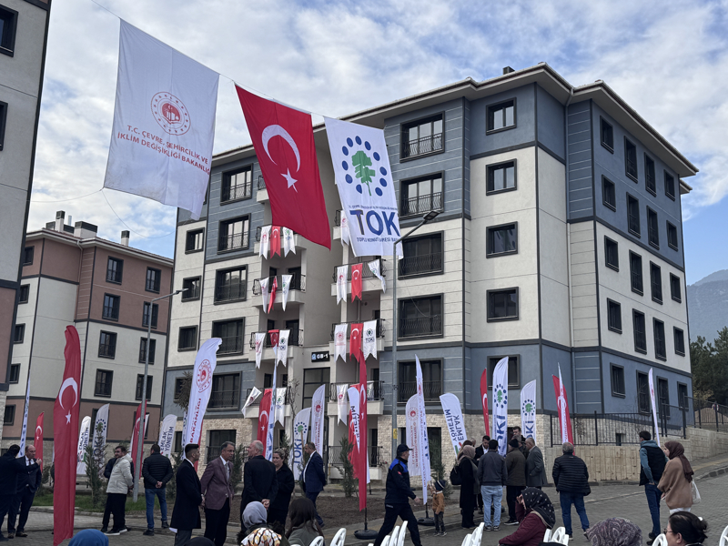 <p>Trene, Vali Yardmcs Kerem Sleyman Yksel, AK Parti l Bakan Ferhat Salt, ile belediye bakanlar, kurum mdrleri ve vatandalar katld.</p>