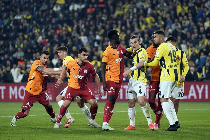 <p>Türkiye, Fenerbahçe ile Galatasaray arasında oynanacak derbi için geri sayıma geçti. Kadıköy'de oynanacak maç için Avrupalı scoutların takip edeceği isimleri inceliyoruz.</p>