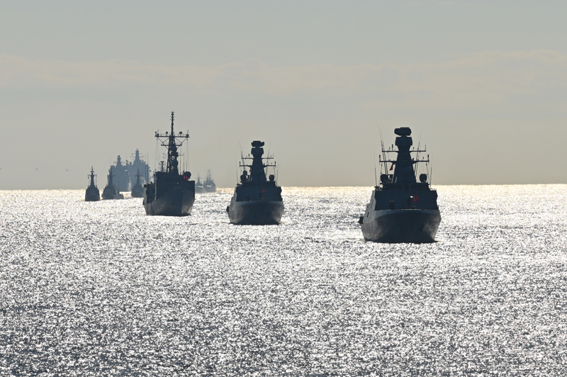 <p>Deniz Kuvvetleri Komutan Oramiral Ercment Tatlolu, katlmc ve gzlemci lke temsilcileri ile gazeteciler, tatbikatn Sekin Gzlemci Gn'nde gerekletirilen faaliyetleri TCG Kemalreis frkateyninden takip etti.</p>