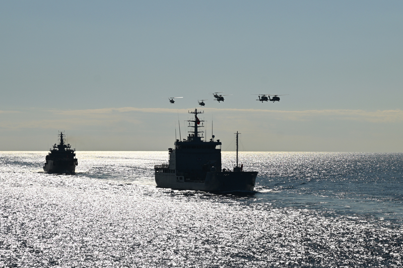 <p>Faaliyete Azerbaycan gemiye karma birlii, ABD terrle mcadele gvenlik timi, Pakistan ise deniz karakol ua ile katlmc lke olarak itirak etti. Tatbikata 19 lke de gzlemci olarak katld.</p>