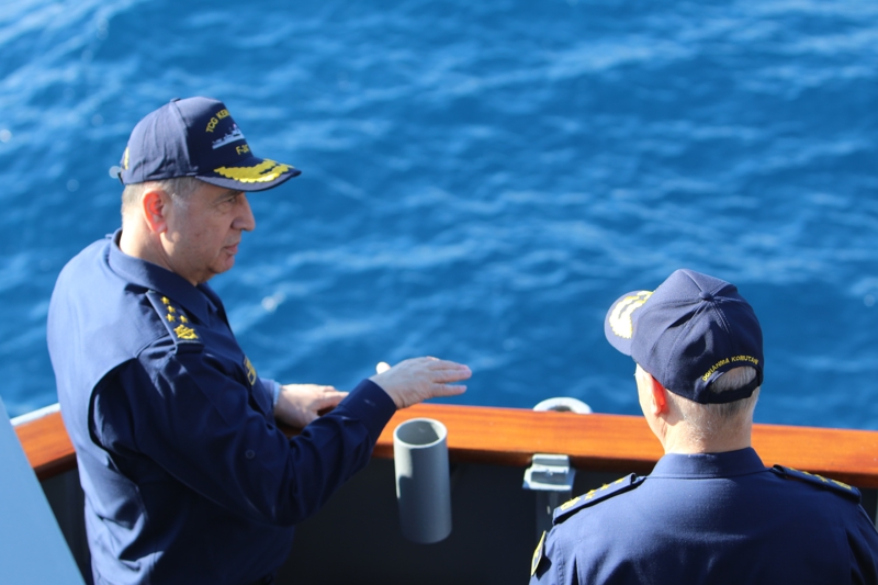 <p>'Dou Akdeniz konumu sayesinde gvenlik, enerji yollar ve ulam gibi birok alanda her dnem stratejik neme sahip olmutur. Dou Akdeniz'de gvenli bir ortam oluturulmas lkemizin gelecei iin milli bir zorunluluktur. Bu nedenle Dou Akdeniz'in gerek deniz alanlarndaki uyumazlklarn gerekse kara alanndaki atmalarn, olumsuz etkilerinden korunmu bir gvenlik ve istikrar alan olmas en nemli grevlerimizdendir. Tatbikat, Deniz Kuvvetlerimizin sekin personelinin, Dou Akdeniz'de lkemizin hak ve menfaatlerinin korunmasna muktedir olduunu bir kez daha gstermitir. Trk Deniz Kuvvetleri Dou Akdeniz'de bar ve istikrarn teminatdr.'</p>