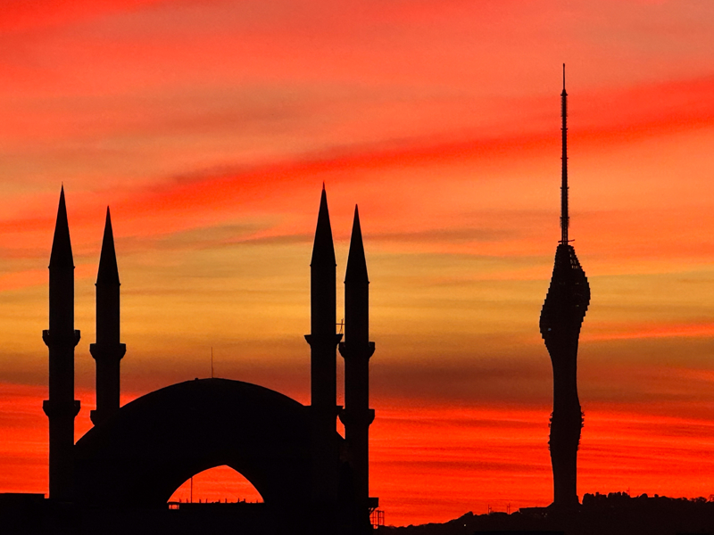 <p>�te yandan g�n bat�m�, �zellikle foto�raf tutkunlar�n�n ilgisini �ekti.</p>