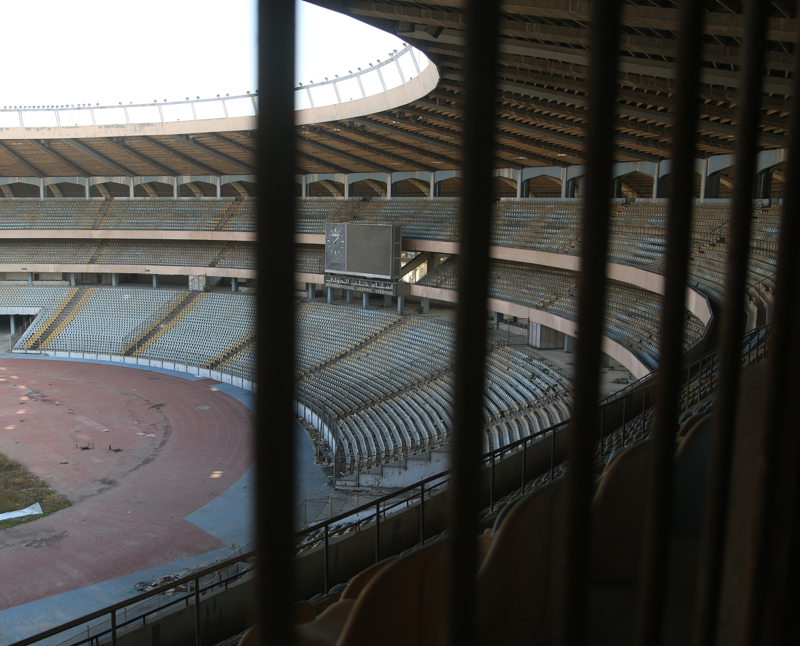 <p><b>- SUR�YEL� FUTBOLCULAR STADIN KEND�LER� ���N B�Y�K ANLAM TA�IDI�INI S�YLED�</b></p><p><br></p><p>El-�ttihad Kul�b� ve Suriye Milli Tak�m� eski futbolcusu Bekri Tarrab da Halep Stad�'na yeniden ad�m att���nda karma��k duygular ya�ad���n� dile getirdi.</p>