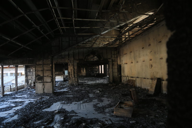 <p>Tarrab, 'Ger�e�i s�ylemek gerekirse, stada ilk ad�m att���mda ayn� anda hem h�z�n hem de sevin� hissettim. Sevin�liydim ��nk� buras� �ok g�zel an�larla doluydu. H�z�nl�yd�m ��nk� bug�nk� manzara ne spor ruhunu ne de bu stad�n tarihini yans�t�yor. 'dedi.</p>