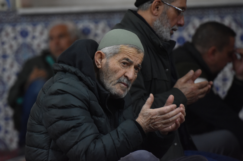 <p>Sakarya İl Müftülüğünce kentteki camilerde düzenlenen programlarla kandil idrak edildi.</p>