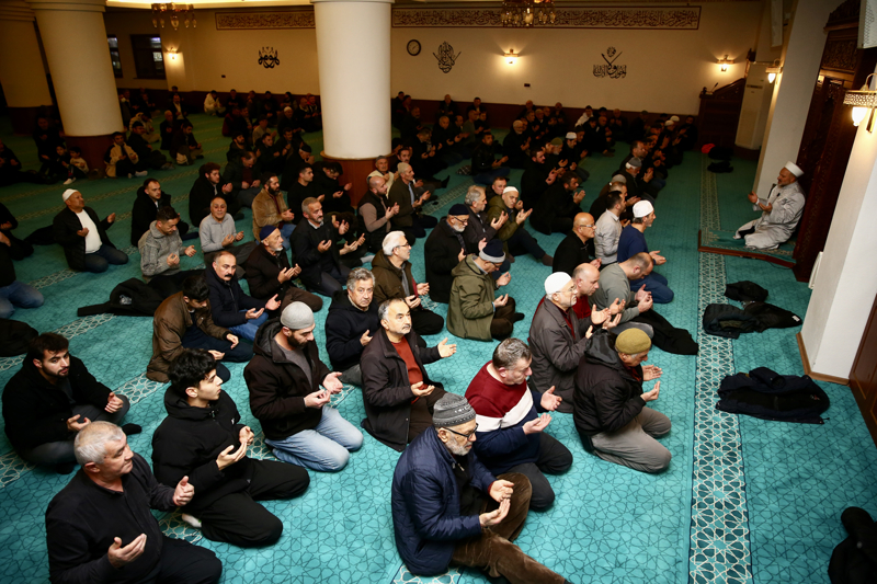 <p>Giresun'da Regaip Kandili dualarla idrak edildi.</p>