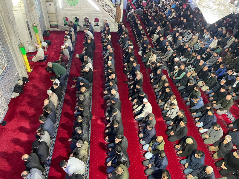 <p>Şanlıurfa'da Regaip Kandili idrak edildi.</p>