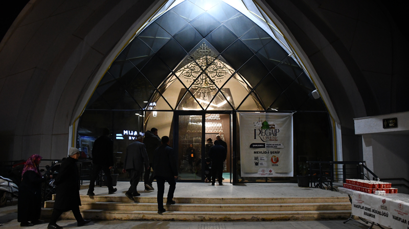 <p>Adıyaman'da Regaip Kandili dualarla idrak edildi.</p>