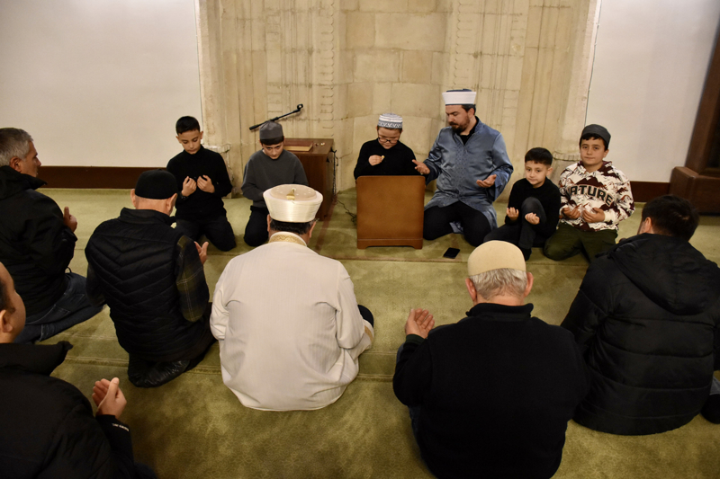 <p>Ordu'da Regaip Kandili dualarla idrak edildi.</p>