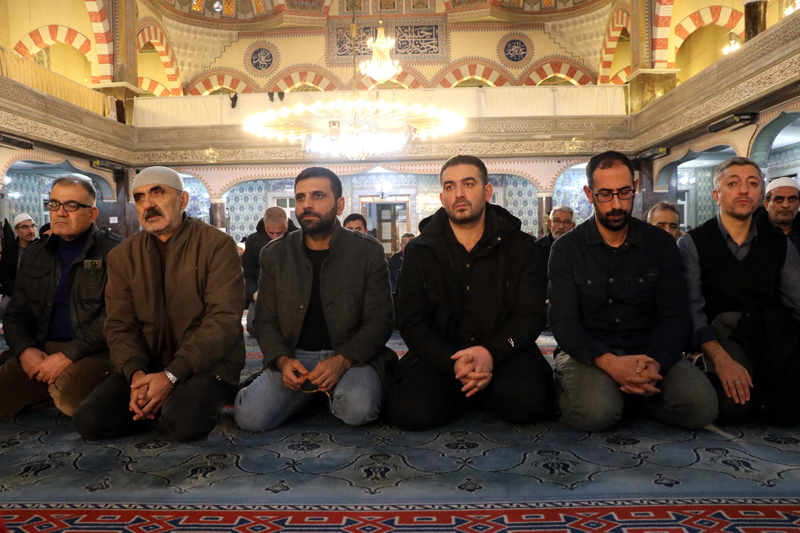 <p>Elazığ'da Regaip Kandili dualarla idrak edildi</p>