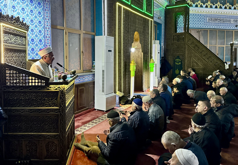 <p>Kırşehir'de Regaip Kandili idrak edildi.</p>