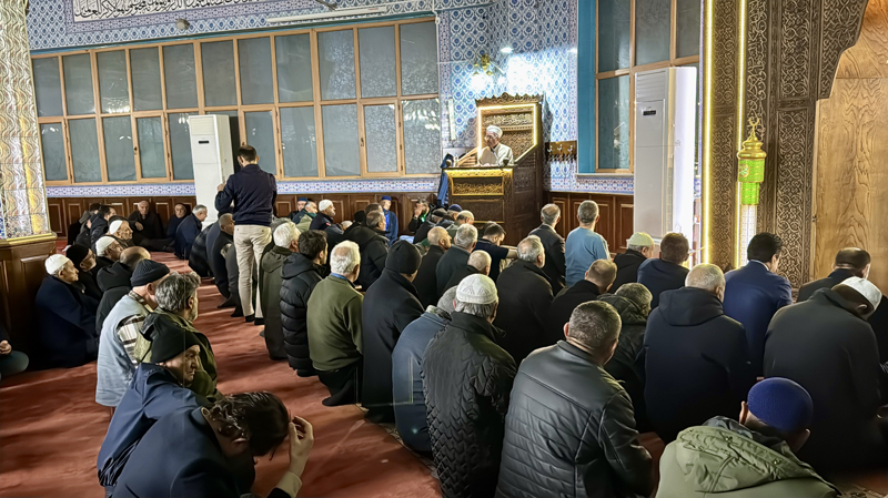 <p>İl Müftüsü Mustafa Tekin (solda) vaaz verdi.</p>