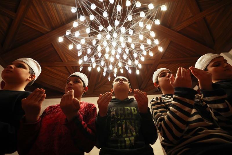 <p>Malatya'da Regaip Kandili idrak edildi</p>