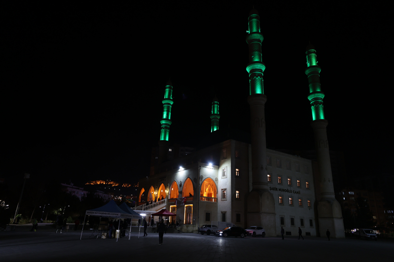 <p>Mardin'de Regaip Kandili idrak edildi</p>