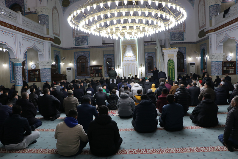 <p>Kilis'te Regaip Kandili dolayısıyla Hacı Ömer Faruk Kayabaş Camisi'nde program düzenlendi.</p>