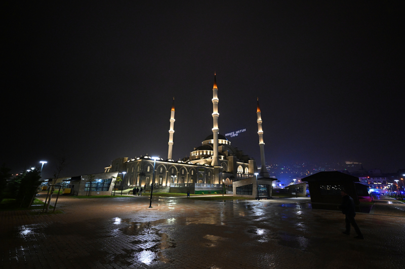 <p>Trabzon'da Regaip Kandili idrak edildi.</p>