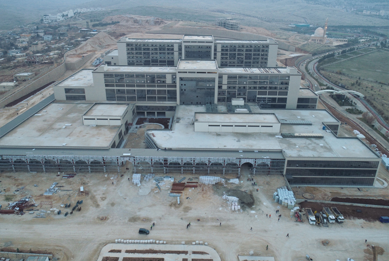 <p>Akkoyun, hastanenin tamamlanmas�yla �ehrin ve b�lgenin daha nitelikli sa�l�k hizmetine kavu�aca��n� belirterek, bunun ayn� zamanda sa�l�k turizmine de �nemli katk� sunaca��n� kaydetti.</p>