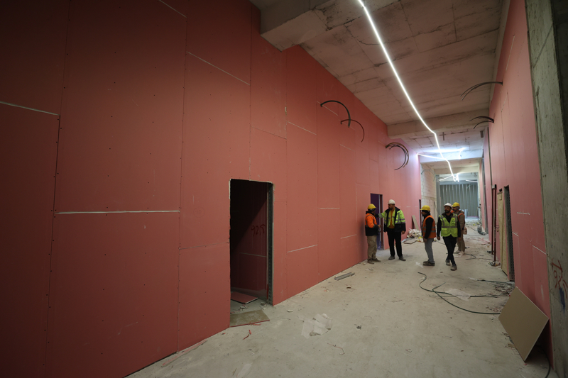 <p>Ezgi, kaba in�aat�n ve d�� cephe imalatlar�n�n tamamland���n� ifade ederek, �unlar� kaydetti:</p>