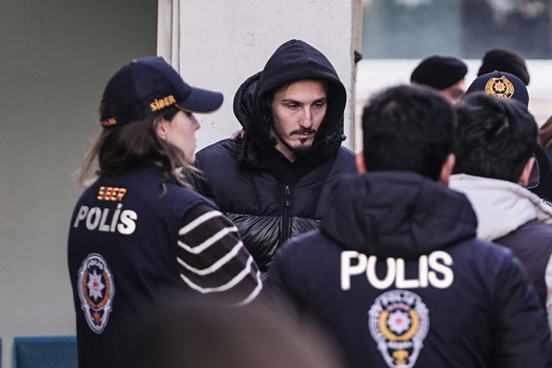 <p>Baz� ��phelilerin yak�nlar�n�n, hastane �n�nde bekledikleri g�r�ld�.</p>