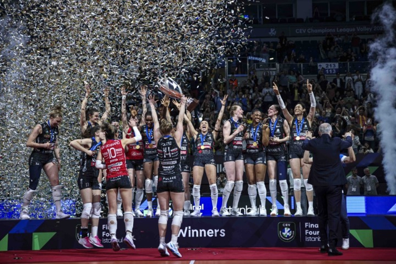 <p>2025 CEV �AMP�YONLAR L�G�'NDE �AMP�YON IMOCO CONEGL�ANO OLDU.</p><ul><li><a onclick='window.open( 'https://www.facebook.com/sharer/sharer.php?u=https://www.aksam.com.tr/foto-galeri/spor/spor/2025-yili-boyle-gecti-iste-turkiye-ve-dunya-sporunda-yasananlar/78645/4 ', 'Payla��m', 'width=626,height=436'); return false;' href='#0'><p></p><p></p></a></li></ul>