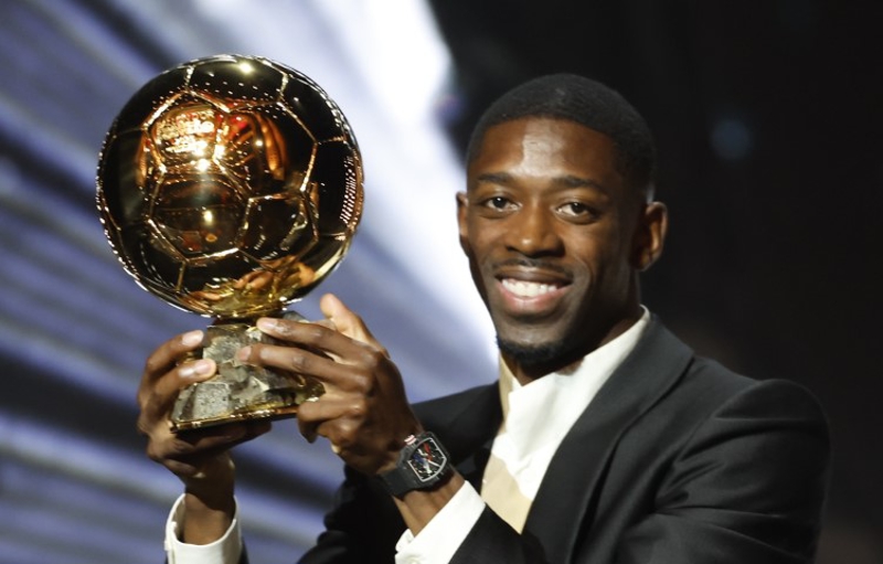 <p>BALLON D'OR VE FIFA YILIN FUTBOLCUSU �D�L� OUSMANE DEMBELE'N�N OLDU.</p>
