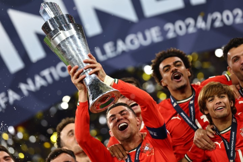 <p>UEFA ULUSLAR L�G�'N� PORTEK�Z KAZANDI.</p>