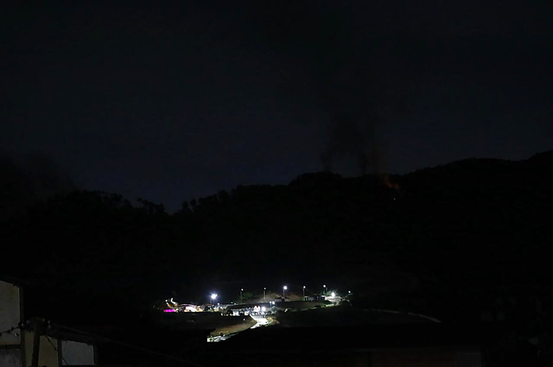 <p>Patlamalar�n ard�ndan bir�ok mahallede halk�n evlerinden ��karak sokaklara y�neldi�i, baz� b�lgelerde patlama seslerinin uzaktan da net duyuldu�u aktar�ld�.</p>