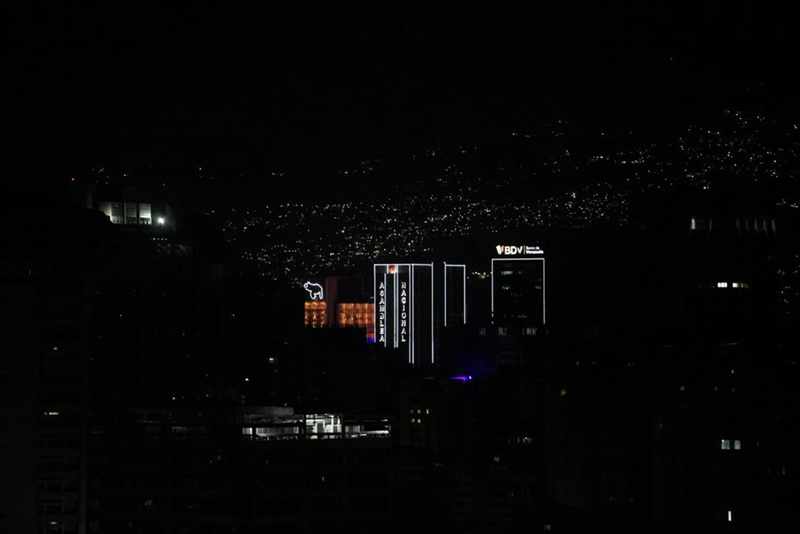 <p>CBS News'e g�re, ABD Ba�kan� Donald Trump y�netimi yetkilileri, Venezuela'daki patlama ve u�aklarla ilgili haberler konusunda bilgi sahibi olduklar�n� s�yledi.</p>