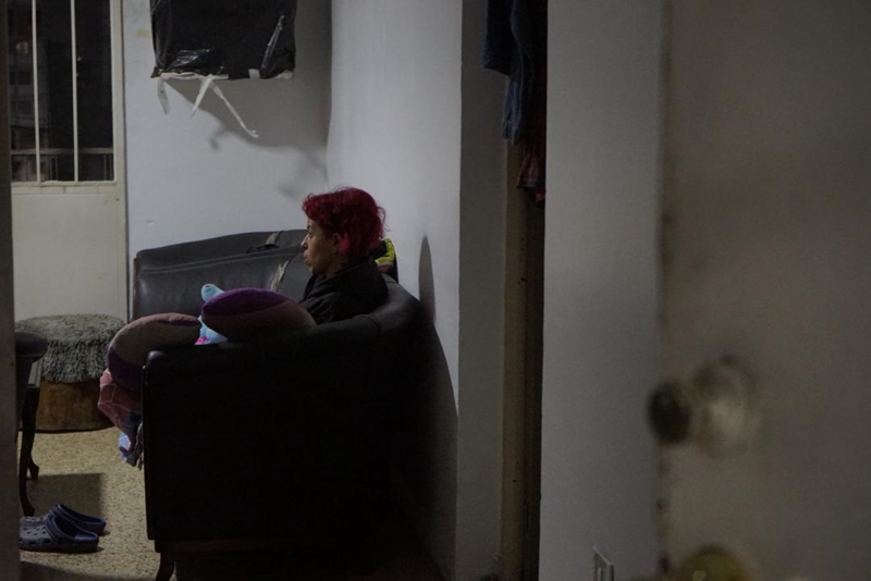 <p>Patlamalar�n ard�ndan b�y�k bir askeri �ss�n bulundu�u g�ney kesimler de dahil olmak �zere kentin �e�itli b�lgelerinde elektrik kesintileri ya�and��� belirtildi.</p>