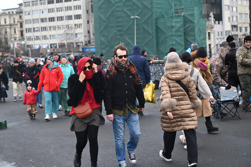 <p>�stanbul Valili�i vatanda�lar�n lodosa kar�� tedbirli olmas� y�n�nde uyar�larda bulunarak �u a��klamay� yapt�:</p>