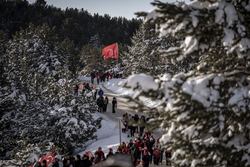 <p>G�zergahlarda jandarma ve polis ekipleri yo�un g�venlik �nlemi ald�.</p>